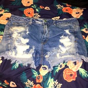 Light washed American eagle jean shorts
